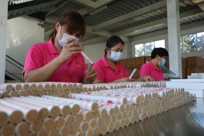 端午节几块钱一把的“小艾草” 他们做成了特色“大工业”